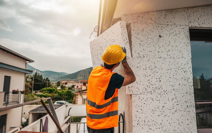 poliestireno en una fachada de una vivienda