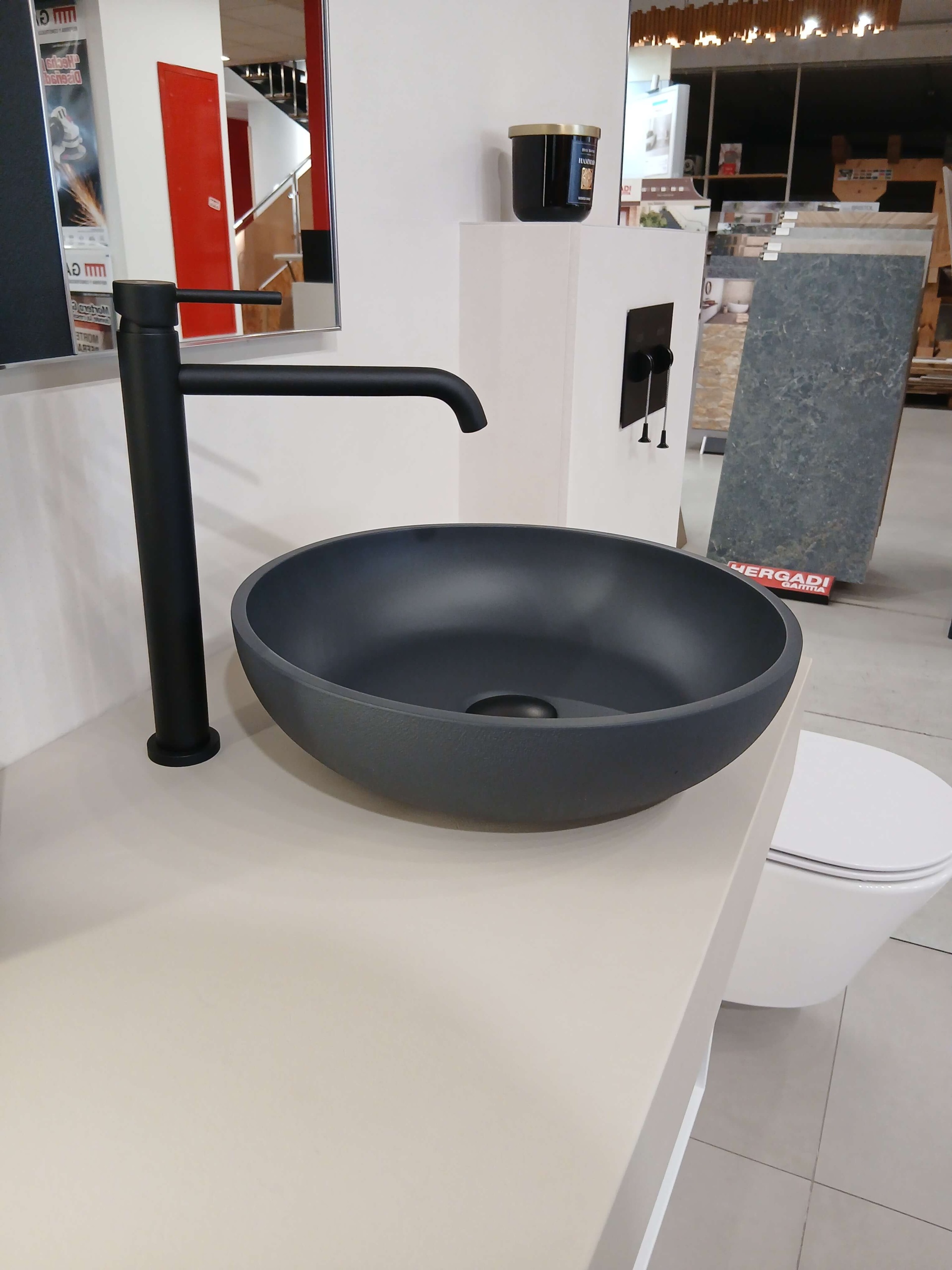 CONJUNTO DE BAÑO PREMIUM: ACQUABELLA ON-TOP & MUEBLE SHOW NEGro - Imagen 3