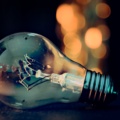 La física de la luz en el interiorismo: cómo los kelvin y el CRI transforman tus materiales